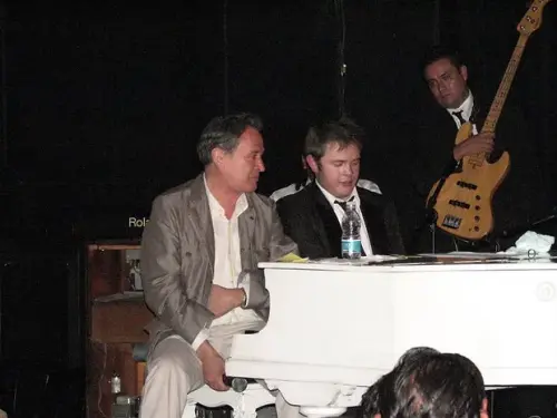 259090 6f90143f66c54e0b81eb141298b4af15