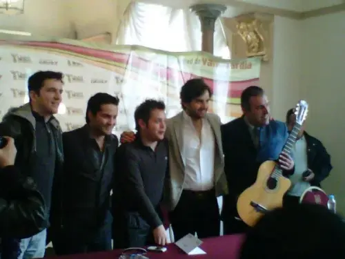 259090 b452731079ef47f6b9ff71e2a23b3f20